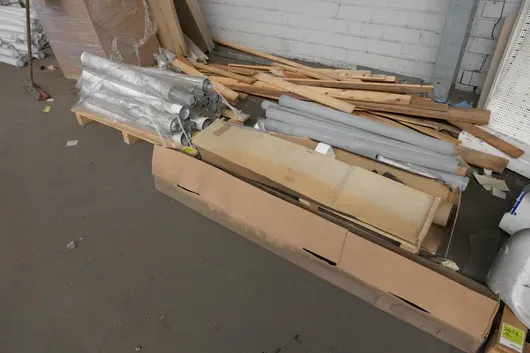 Lot de tubes en plastique et accessoires