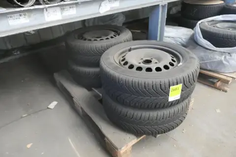 Set of Continental winter tyres with rims