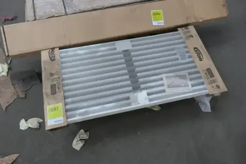 KERMI - Radiator FTV, valve on left