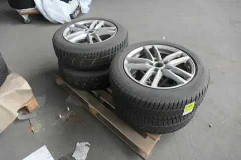 Pirelli - Set of winter tyres with rims