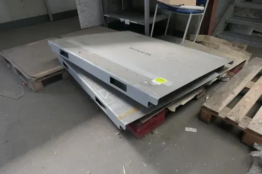 2 steel plates, grey, inscription "SP-Dual 25"