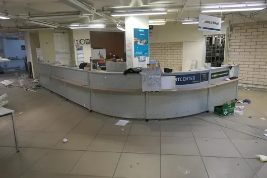 Comptoir de vente, env. 11 m, sans contenu