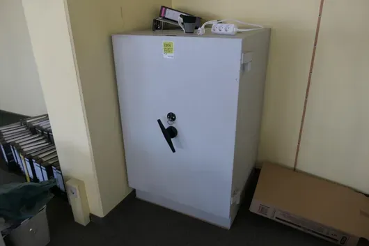 Coffre-fort/armoire de sécurité, niveau de sécurité C1, poids à vide 740 kg, avec clé, sans contenu