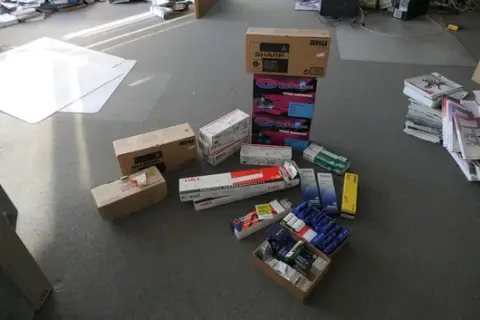 Partij toners, inktcartridges en faxfilms, o.a. Sharp, Kyocera, OKI, Dell, Epson en Panasonic