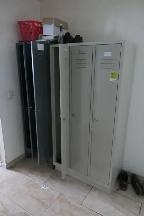 3x armoires vestiaires en métal, gris/anthracite