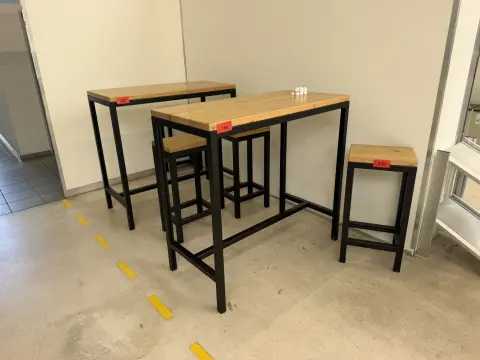 2 tables hautes