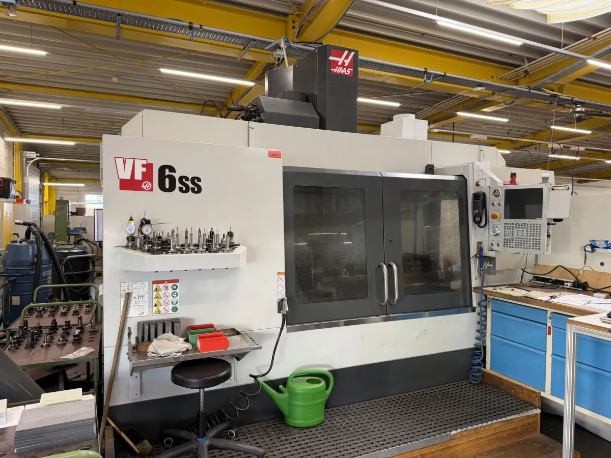 Centre d'usinage vertical CNC 3 axes Haas VF-6SS