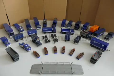1 zestaw 26 modeli pojazdów THW, 1:87