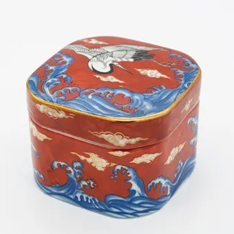 Box with lid, Takahashi, Japan, with a traditional Japanese crane and wave design, seal mark on the bottom “Takahashi”.