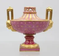 Small ornamental vase, Sevres, pink with gold decoration, minimally rubbed, around 1900, approx. H 10.5 cm