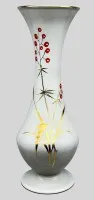 Grand vase sur pied "Höhr" Grenzhausen, décor floral avec papillon, H 34 cm, peint à la main