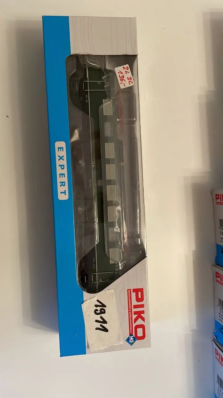 Elektrická lokomotiva (PIKO)