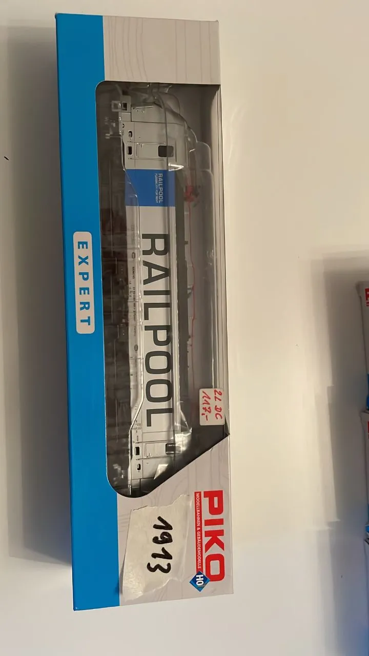 Elektrická lokomotiva (PIKO)