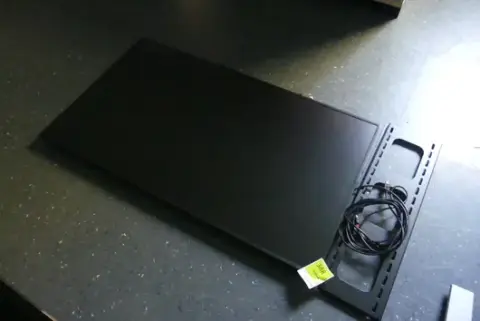 Moniteur avec support
