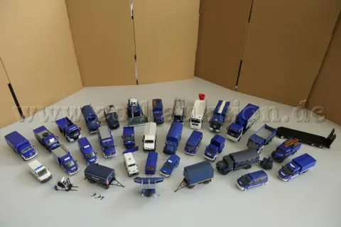 1 lot de 31 modèles de véhicules THW, 1:87
