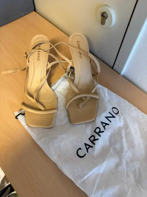 1 paar Carrano sandalen, nude rose, maat 41, nieuw