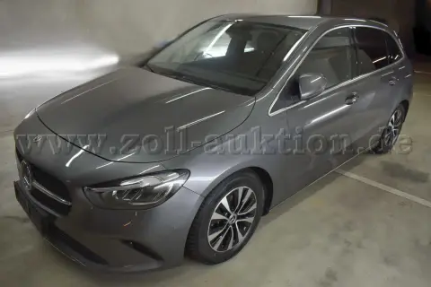 1 Mercedes-Benz B 180 7G-DCT "Progressive Line"