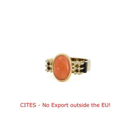 Ring van koraal en onyx