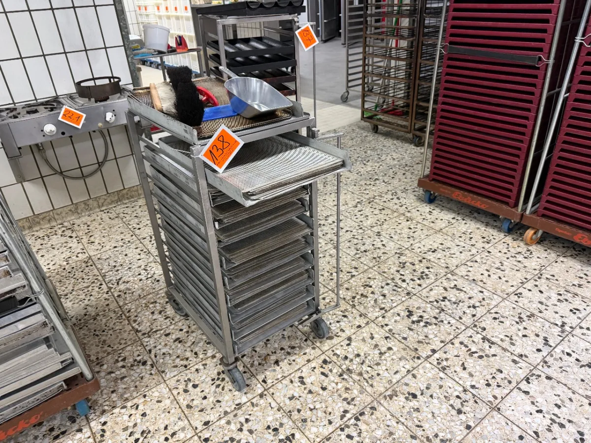 Wózek transportowy (z różnymi blachami)