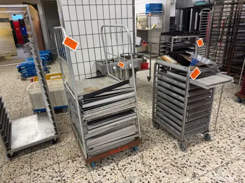 Wózek transportowy siatkowy (z różnymi blachami)
