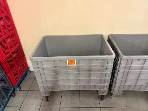 Plastic box (mobile)