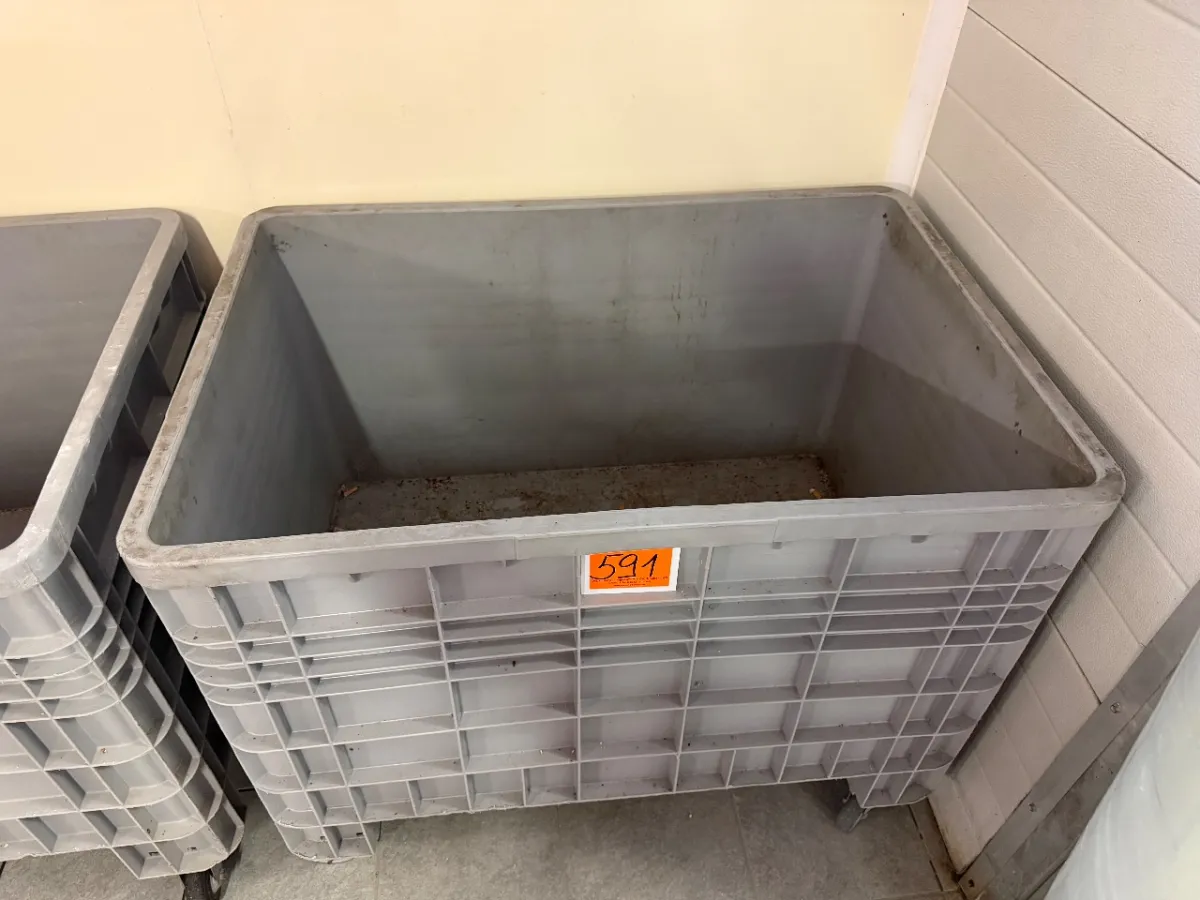 Plastic box (mobile)