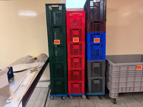 Partia koszyków z tworzywa sztucznego (6 sztuk)