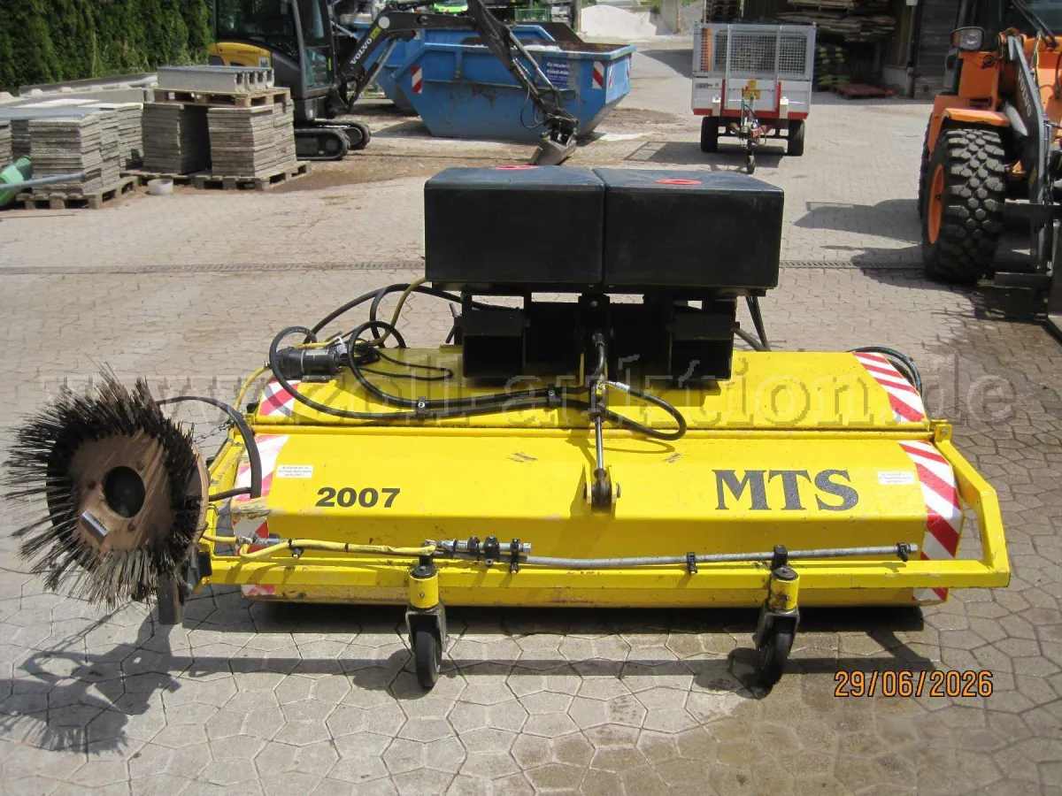 1 road sweeper attachment MTS 2007 (for wheel loader)