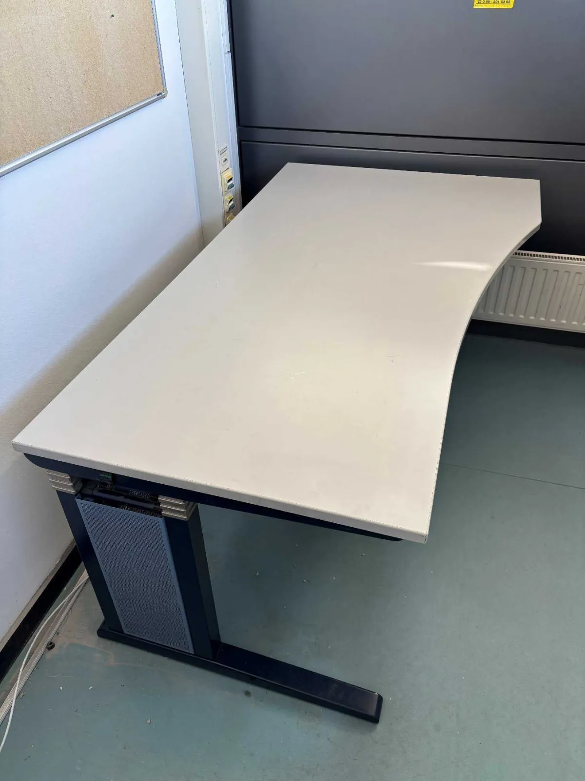 1 psací stůl Werndl 180x80 cm volný tvar
