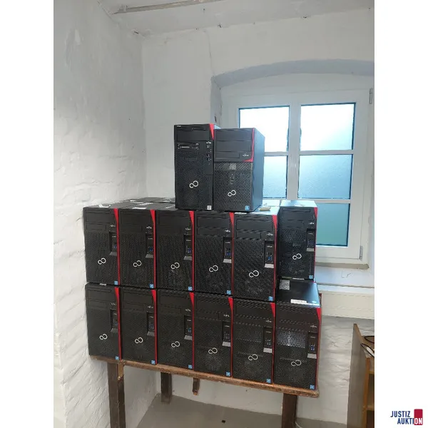 25 комп'ютерів Fujitsu різних моделей