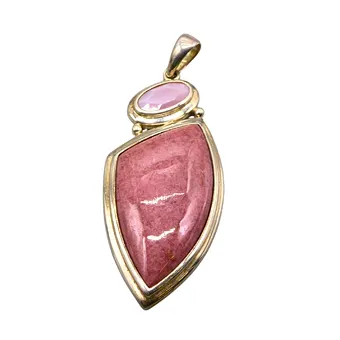 Pendentif en argent 925 doré avec rhodochrosite sertie.