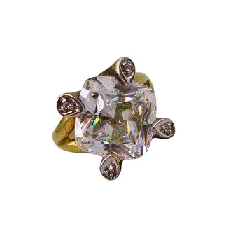 925 zilveren ring met een prinses cut zirkonia.