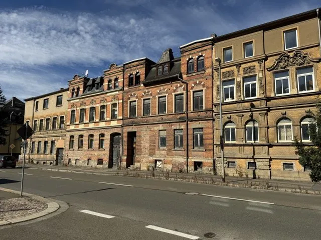 Immeuble vacant nécessitant d'importants travaux de rénovation à environ 1,5 km du château de Netzschkau