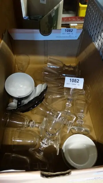 1 lot of glasses + 2 porcelain pieces