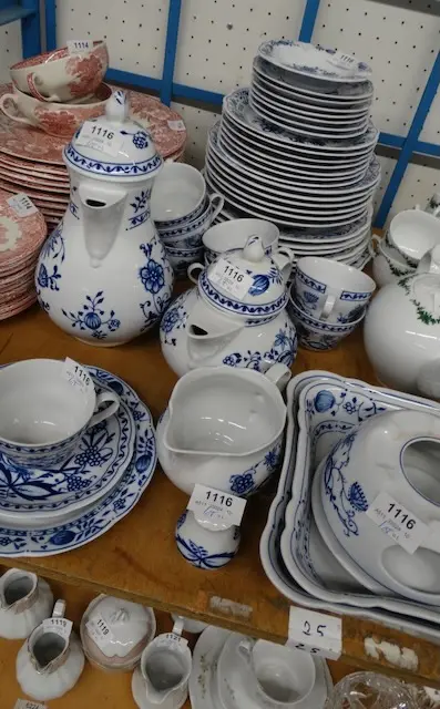 1 remaining set Zwiebelmuster