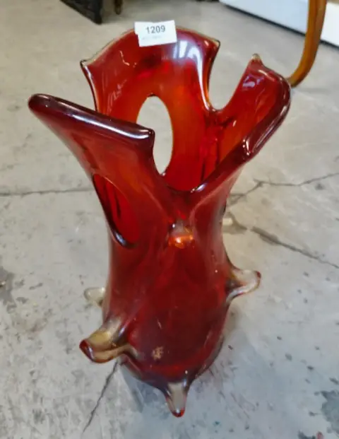 1 vase