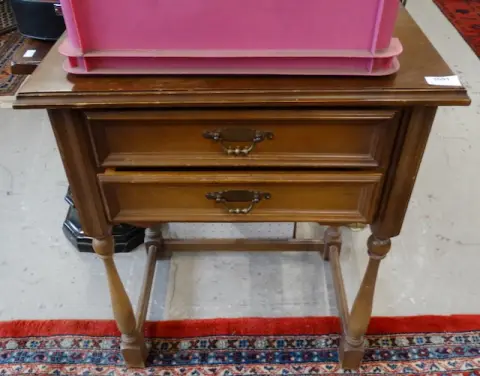 1 sewing table