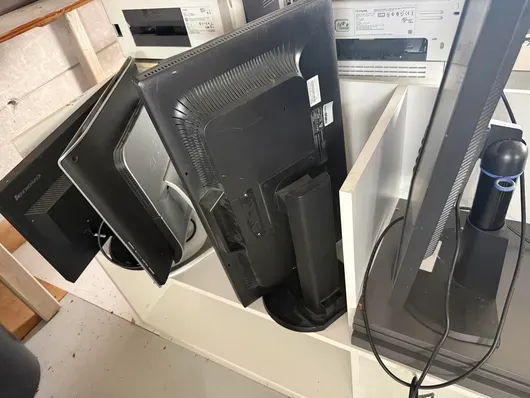 5x PC obrazovky / monitory