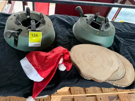Christmas tree stand & wood slices