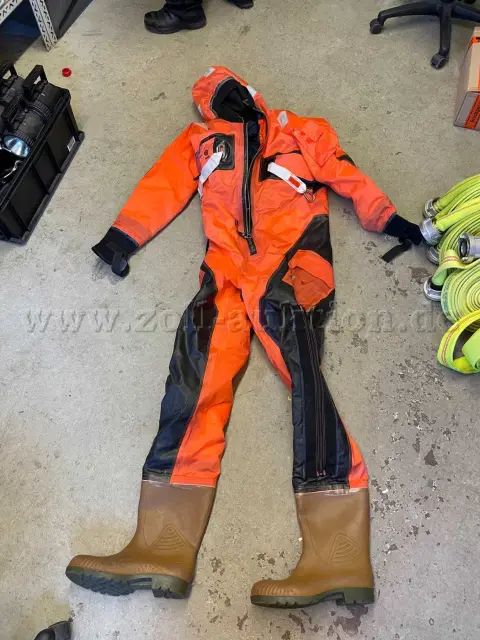 1 Helly-Hansen Eisrettungsanzug Größe Medium mit Handschuhen