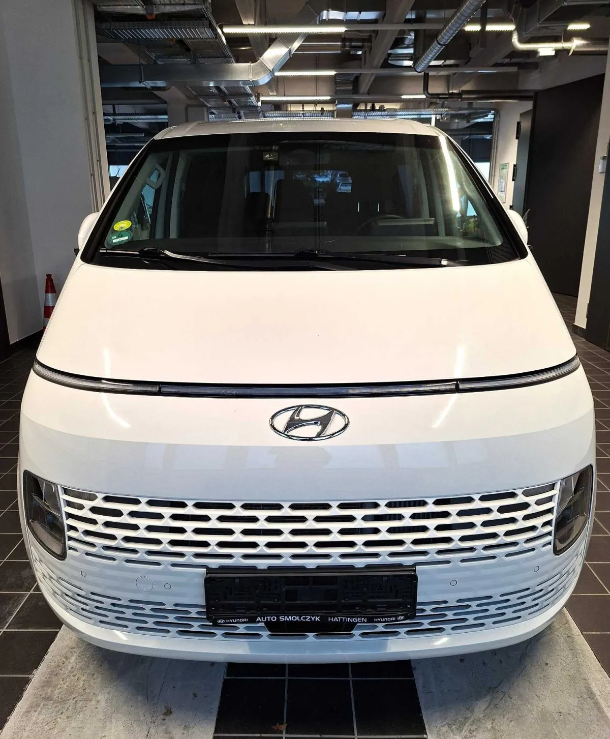 1 Hyundai Staria Trend