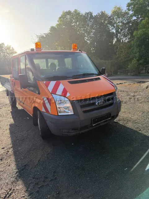 1 nákladní automobil Ford Transit