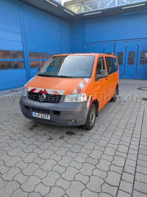 1 سيارة VW Transporter/Caravelle T5