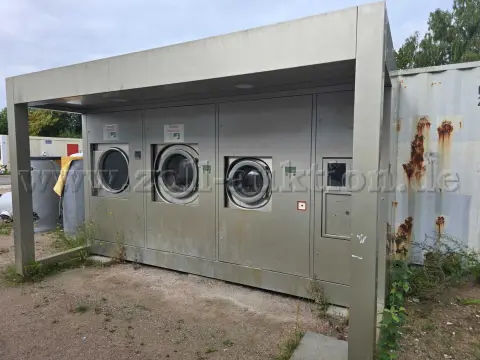 1 kiosk pralniczy firmy Photo-Me uszkodzony