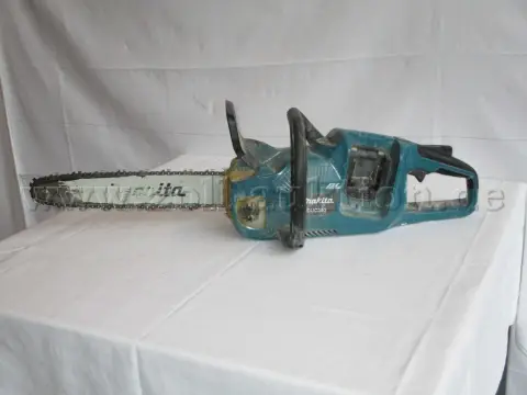 1 аккумуляторная цепная пила Makita DUC353