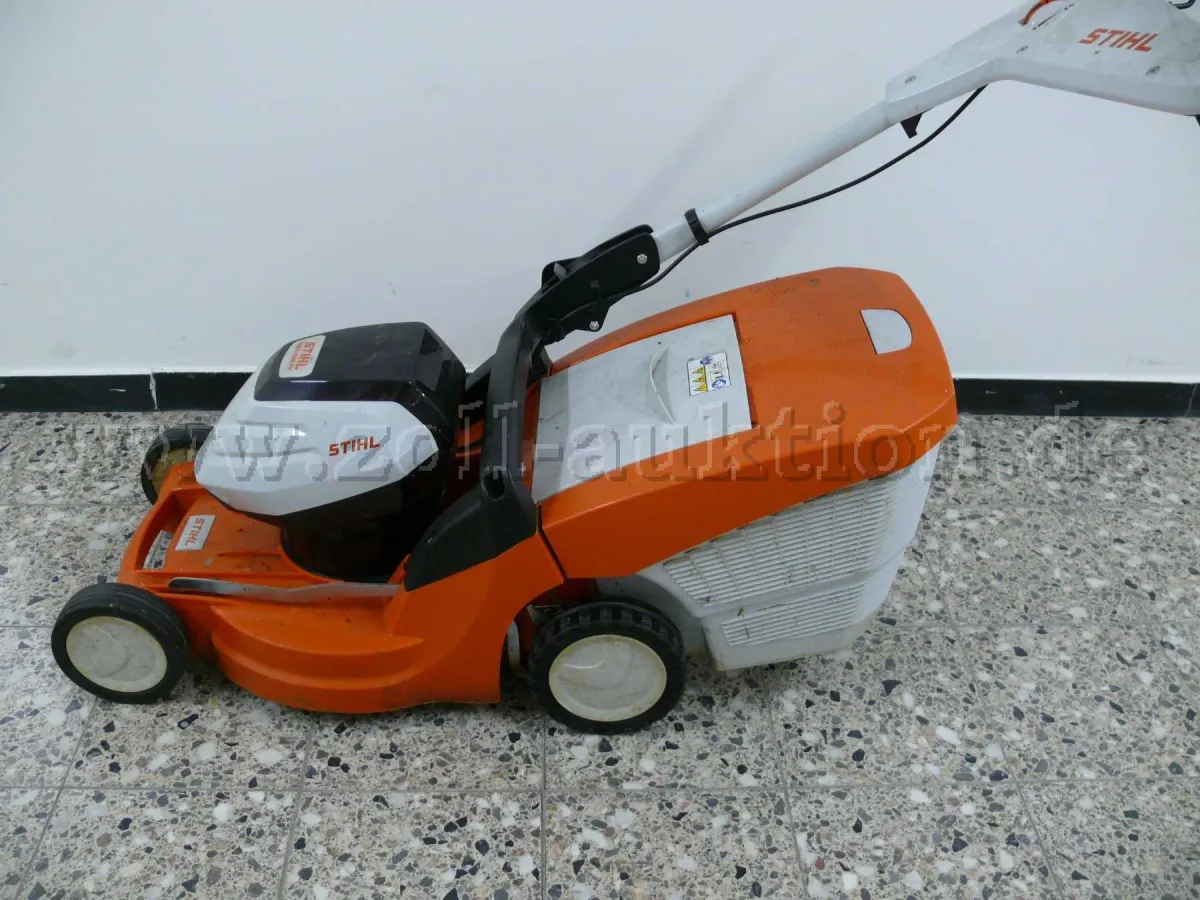 1 cordless lawn mower Stihl RMA 448.2 PV