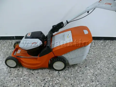 1 cordless lawn mower Stihl RMA 448.2 PV