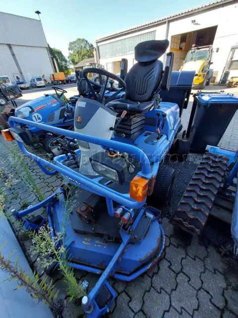 1 Iseki SFH 240 с фронтальной косилкой *неисправен*