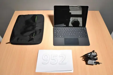 1 Microsoft Surface Go 2 (1926) 10,5 palce (26,7 cm)