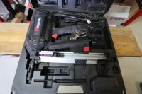 1 pistolet à scellement à gaz de marque Würth Master